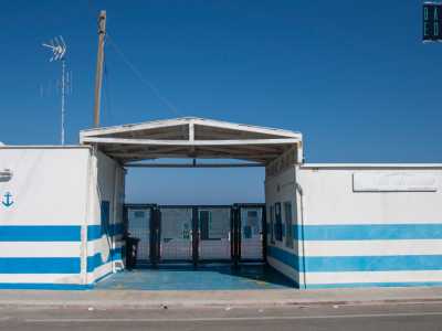 Sempre a San Giorgio, all�inizio di strada Detta della Marina, ecco il lido San Giorgio�, piccola struttura dalle pareti bianche e azzurre attiva dal 1958 e dotata anche di un bar che si affaccia sulla strada